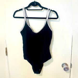 New SHEIN Women's Black and White Swimsuit-one-piece sz M adjustable lined